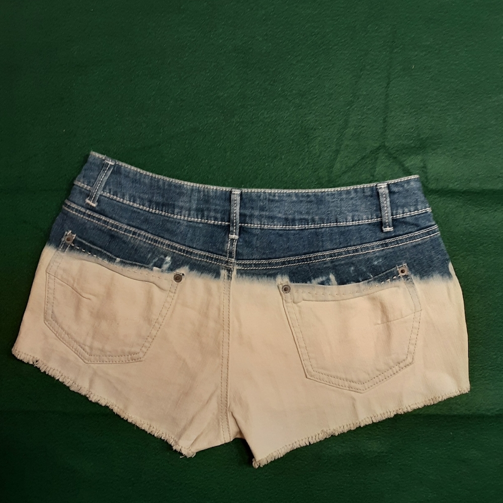♡♡♡♡♡ Womens size 11 denim shorts - Picture 2 of 6